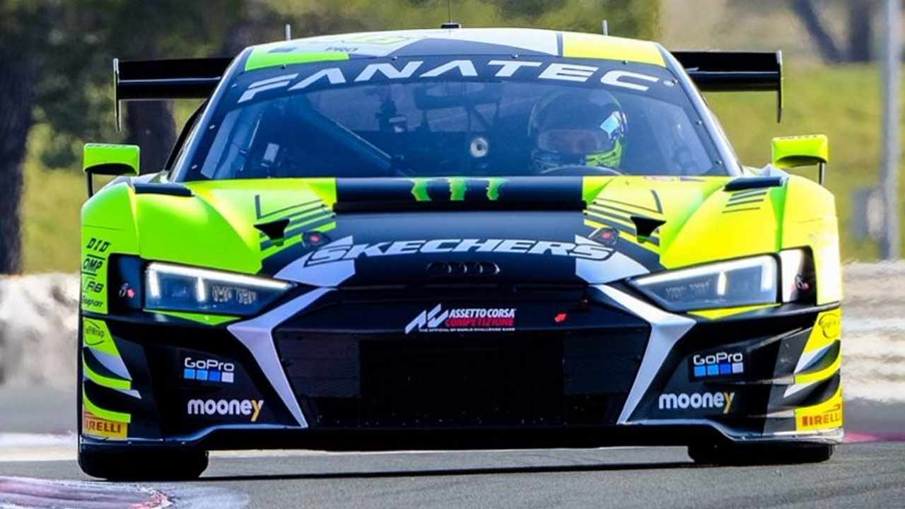 Valantino Rossi alla guida della sua Audi R8