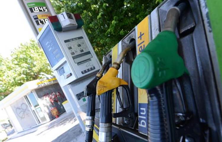 pompa di benzina e diesel