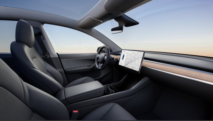 Tesla Model Y RWD interni.