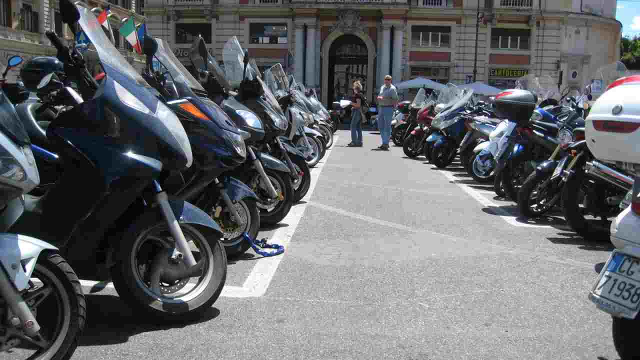Nuova normativa moto, fino a 3200 euro.