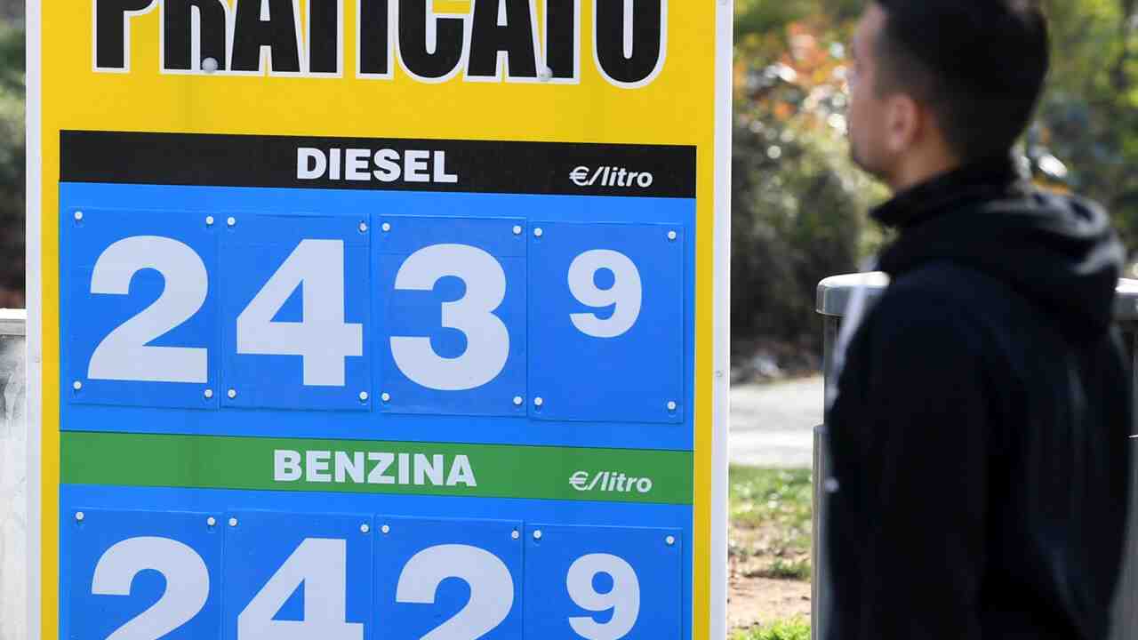 Furti carburante e caro benzina