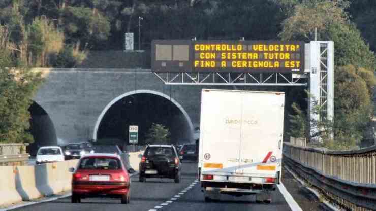 Tutor in autostrada controllo bollo