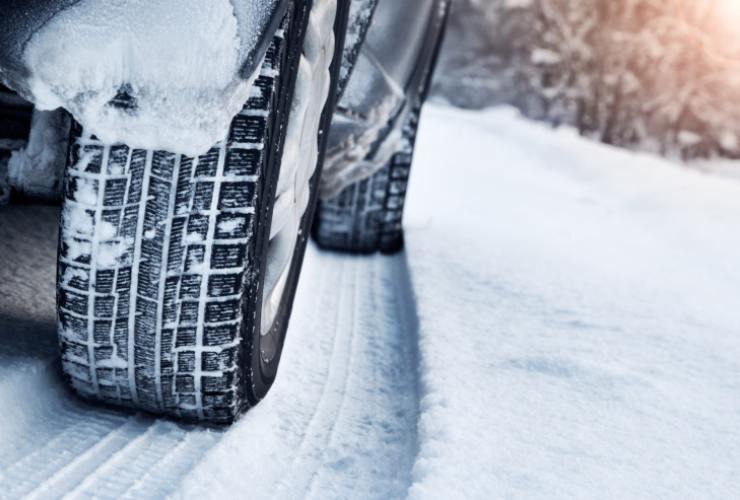 Gomme invernali o catene a bordo, altrimenti è multa