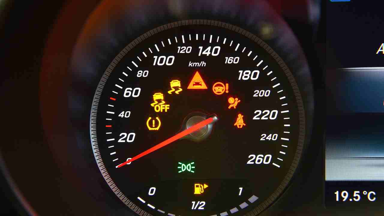 YOU DON’T KNOW THIS WARNING LIGHT ON YOUR CAR: IF IT’S ON YOU RISK HIGH |  Check it now