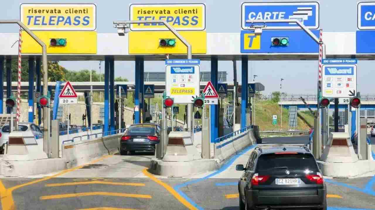 Adiós Telepass, por fin ya no tendremos que darles nuestro dinero: un regalo para todos los automovilistas