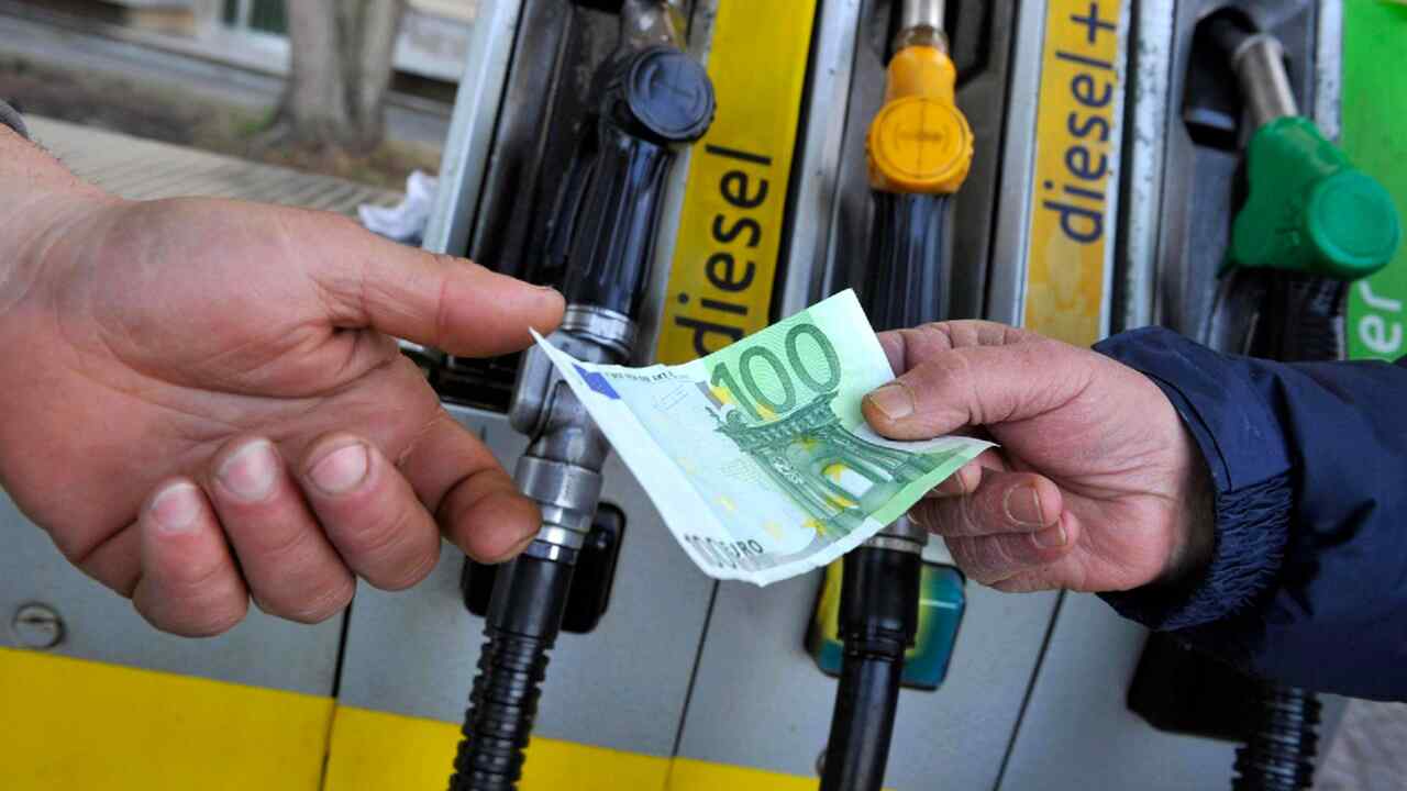 Il taglio delle accise ha soffocato solo per qualche mese il caro-benzina