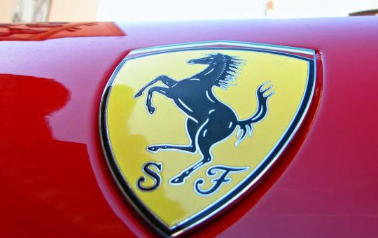 Ferrari, un marchio di lusso per pochi "eletti". Ci sono però ottime occasioni...