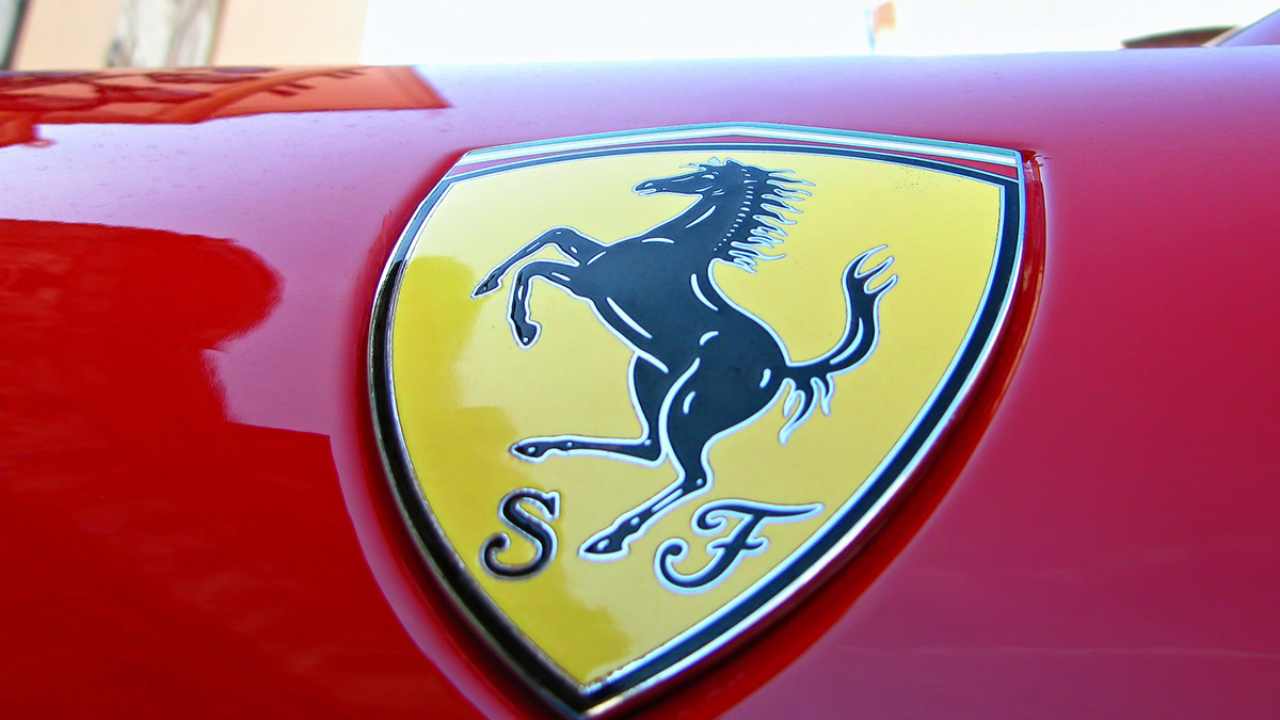 Ferrari, un marchio di lusso per pochi "eletti". Ci sono però ottime occasioni...