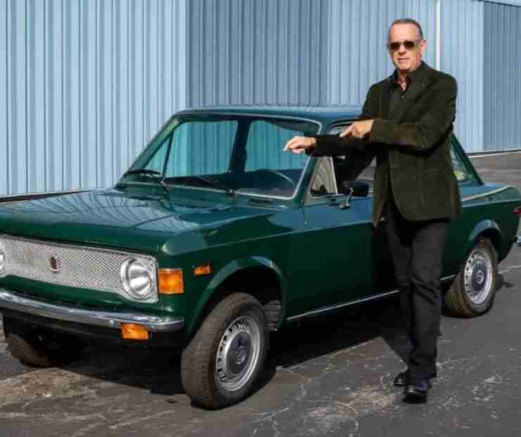 Tom Hanks con la Fiat 128