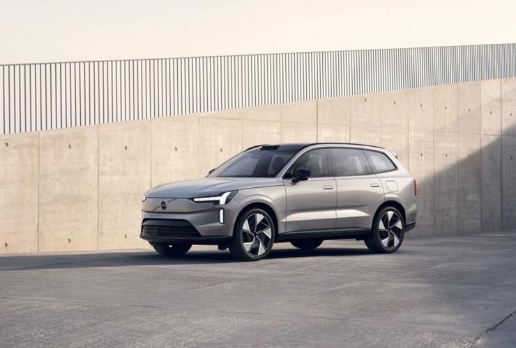 Volvo EX90, un computer su strada