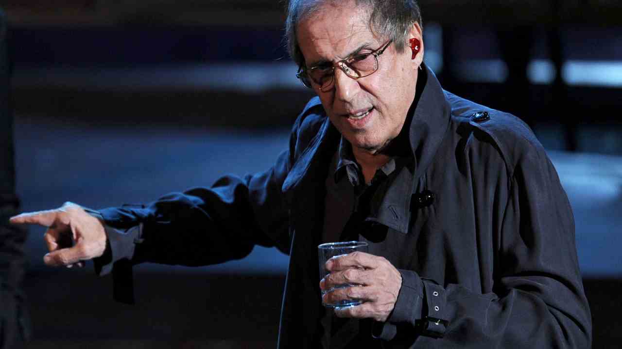 Adriano Celentano, har du sett hans bil förut?  Det är väldigt gammalt |  en…