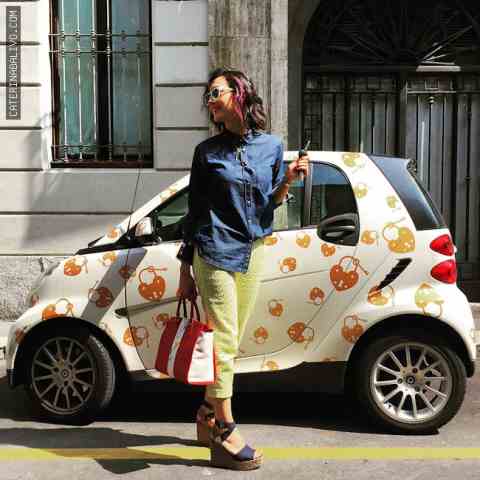 Caterina Balivo con la sua auto.