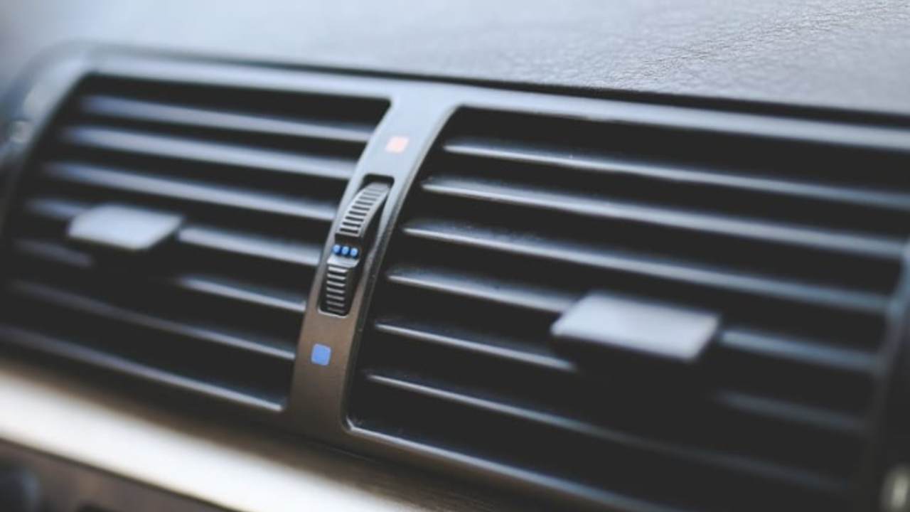 Climatizzatore auto, ecco come abbinare un supporto per smartphone