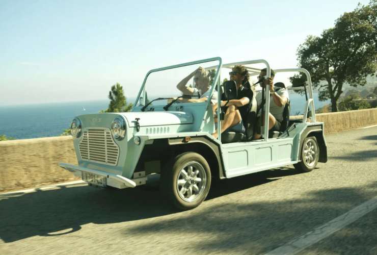 Mini Moke Elettrica, il regalo della Toffanin è sorprendente