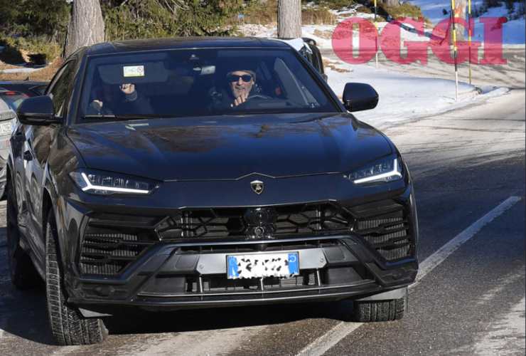 Fiorello con la Lamborghini a Cortina, foto Oggi