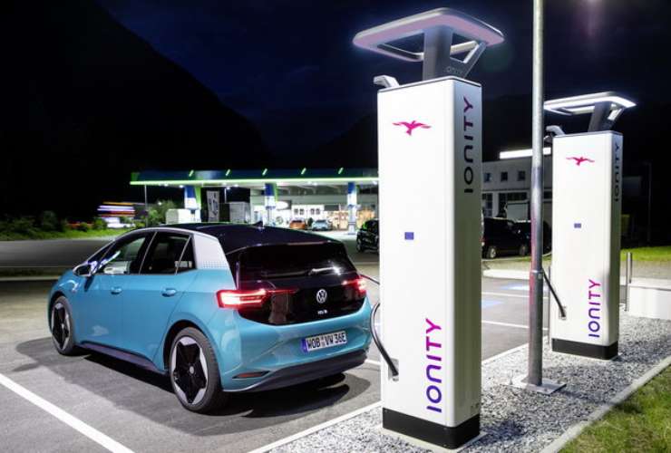 Auto elettriche, lo Stato premia la scelta degli automobilisti