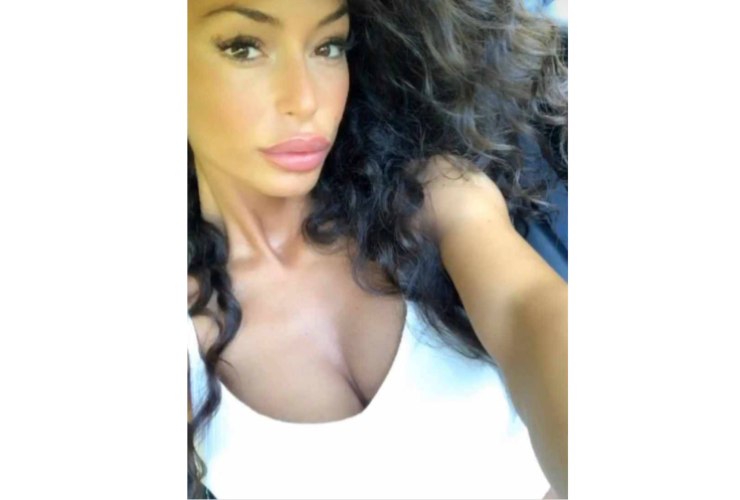 Raffaella Fico, un selfie in auto