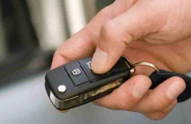 Telecomando auto keyless. Molte auto moderne si aprono senza una chiave.
