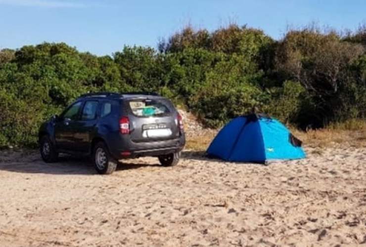 In fuoristrada sulle dune in un'area con vincolo paesaggistico: pessima idea...