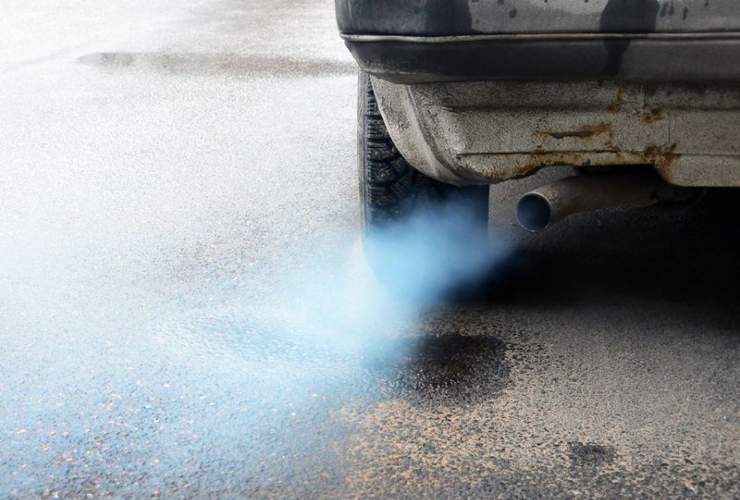 Här är när du ska oroa dig: I det här fallet kan det finnas en oljeläcka i förbränningskammaren