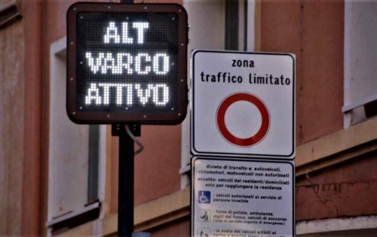 Varco Ztl, si rischia grosso se evitiamo l'identificazione del nostro veicolo