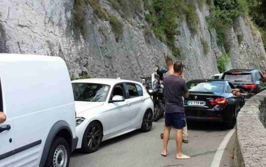Di chi è la precedenza in una strada in salita? Ecco le risposte