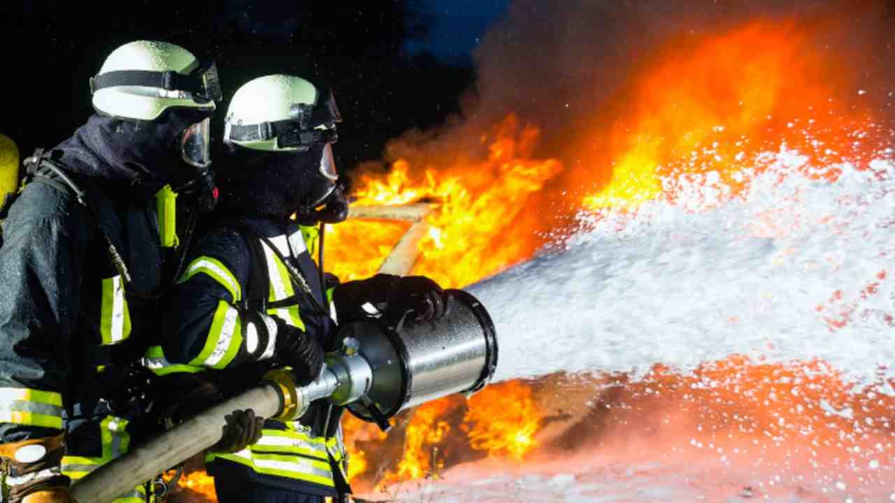 Vigili del fuoco al lavoro