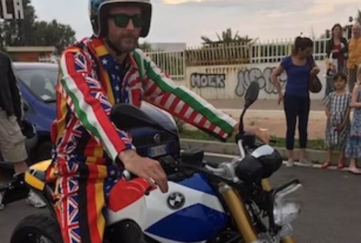 Jovanotti, passione per le moto nelle sequenze di "L'estate addosso"