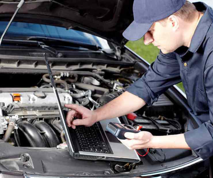 Revisione auto. Va fatta ogni due anni, o entro quattro anni per veicoli nuovi.