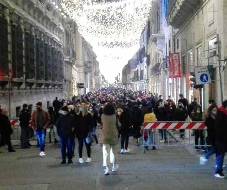 Shopping natalizio. Roma strade chiuse ZTL