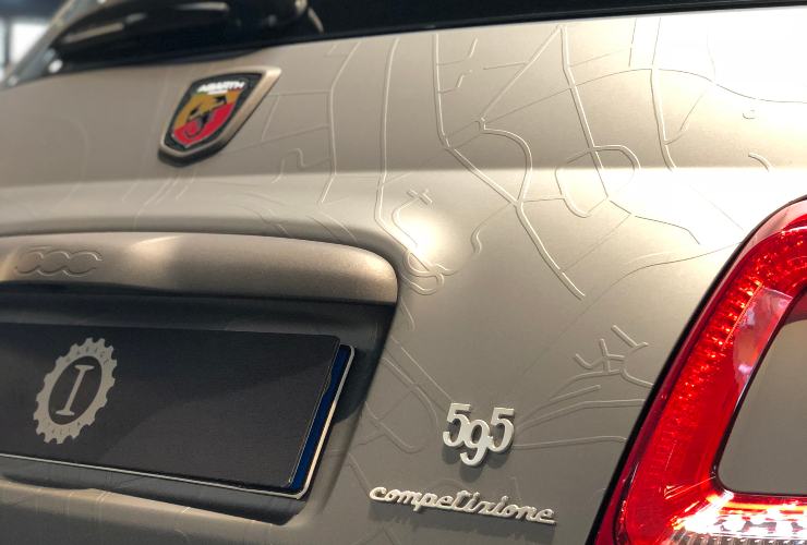 Dettagli dell'Abarth 595 di De Sica