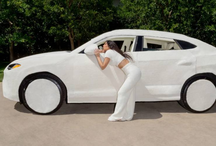Lamborghini Urus ricoperta dai tessuti del marchio di Kim Kardashian