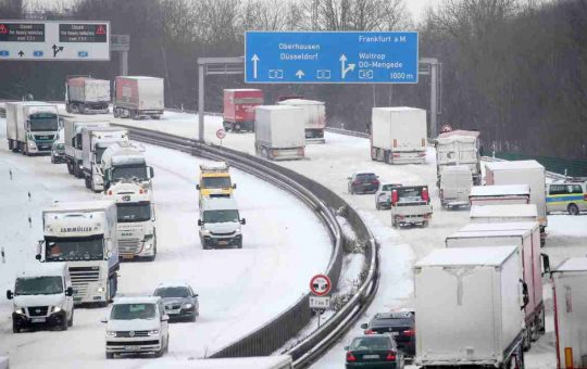 Riscaldamento abitacolo auto istantaneo: ecco il trucco (ANSA)