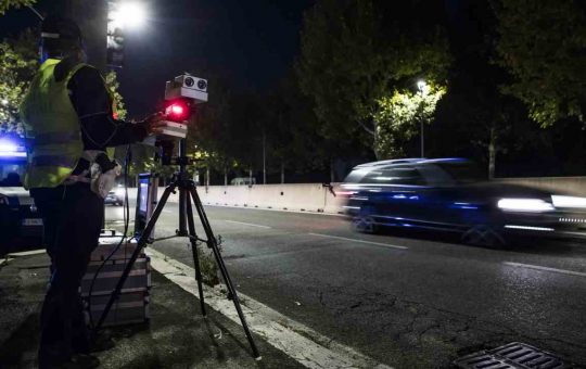 Autovelox: come evitare legalmente le odiate multe per eccesso di velocità. (ANSA)