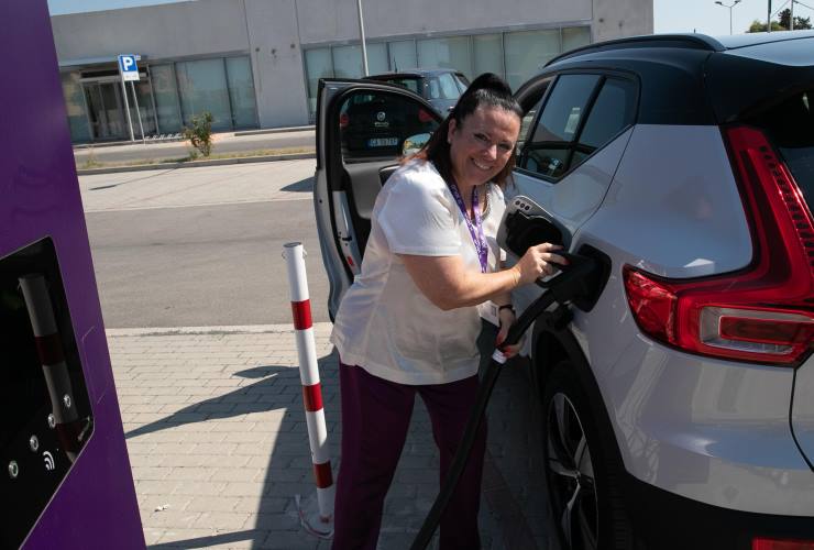 Classifica consumi auto. Ecco quelle che consumano per tipologia di motore nel 2022: Ibride e plug-in (ANSA)