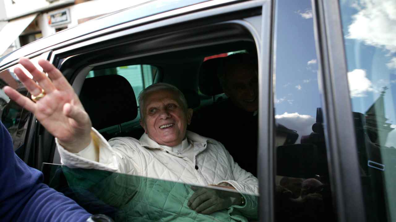 Auto Papa Benedetto XVI