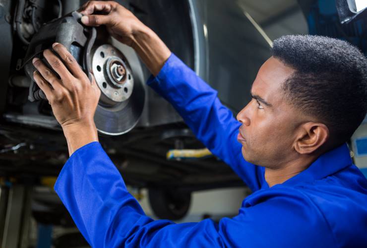 Consumi auto in eccesso. Controlla i freni che potrebbero essere tarati male. (Web)