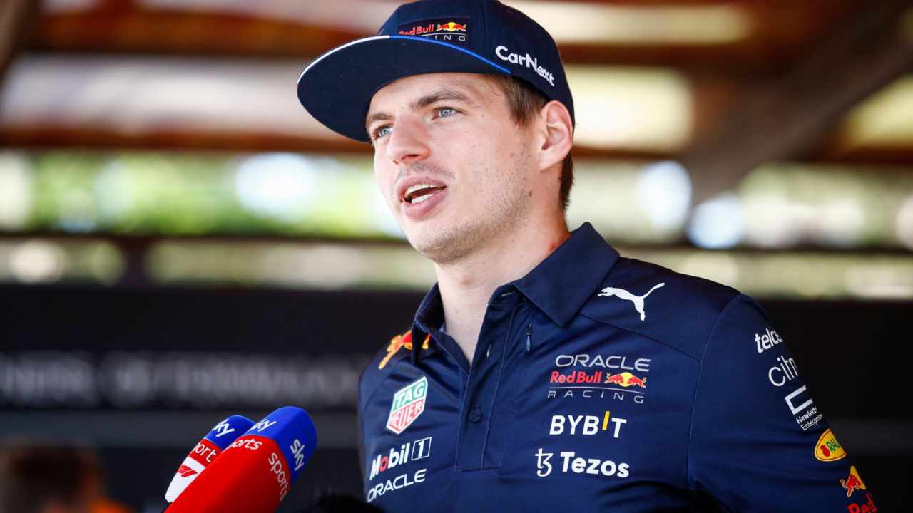 Max Verstappen beccato in un concessionario Ferrari: altro acquisto per lui?