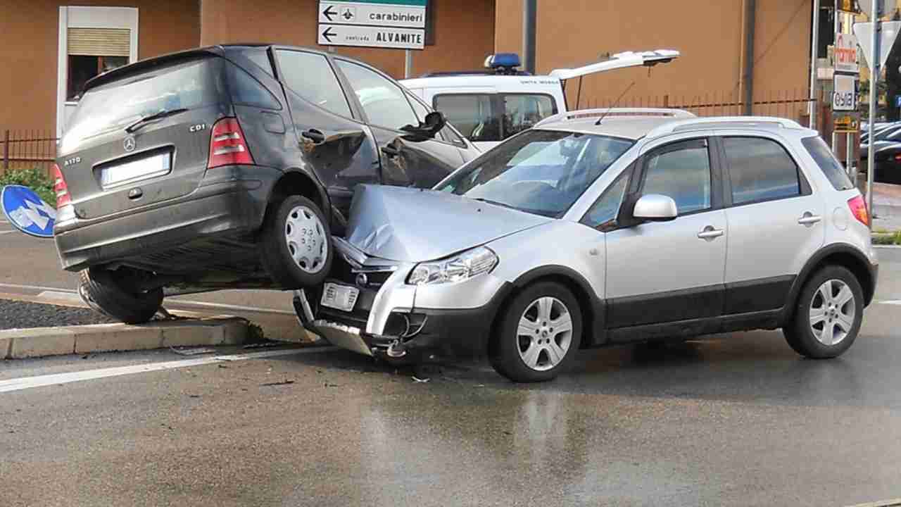 Incidenti d'auto, occhio ai dettagli del Cid, a quando compiliamo il modulo e a cosa scriviamo