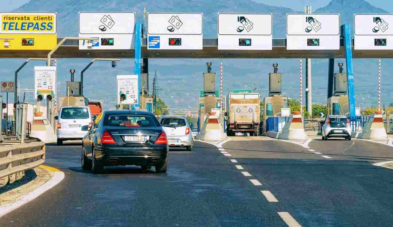 Highway toll booths, service becomes free: Goodbye queues at toll booths