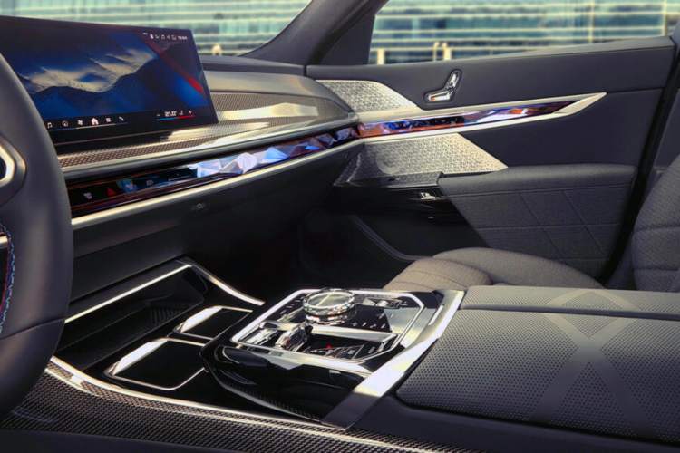 interior-bmw-i7-m70-xDrive-solomotori.it