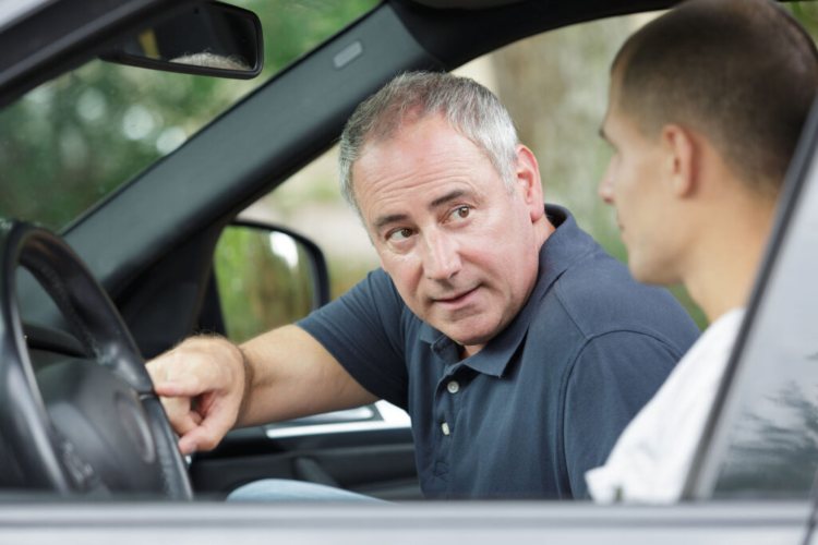 padre-figlio-intestazione-auto-nuova-solomotori.it