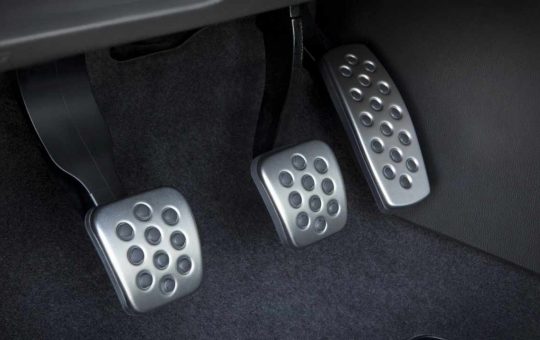 pedali-auto-freno-funzione-auto-hold-solomotori.it