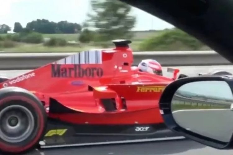 video-ferrari-in-autostrada-solomotori.it