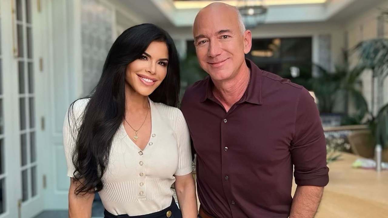 Jeff Bezos, ¿has visto alguna vez su jet privado? Parece una nave extraterrestre