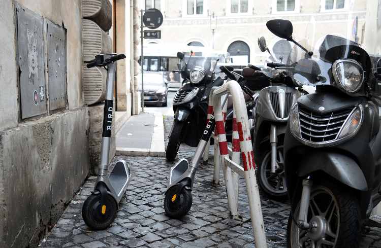 scooter-parcheggio-solomotori.it