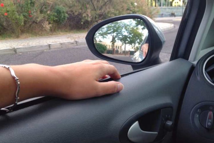 finestrino-auto-aperto-solomotori.it