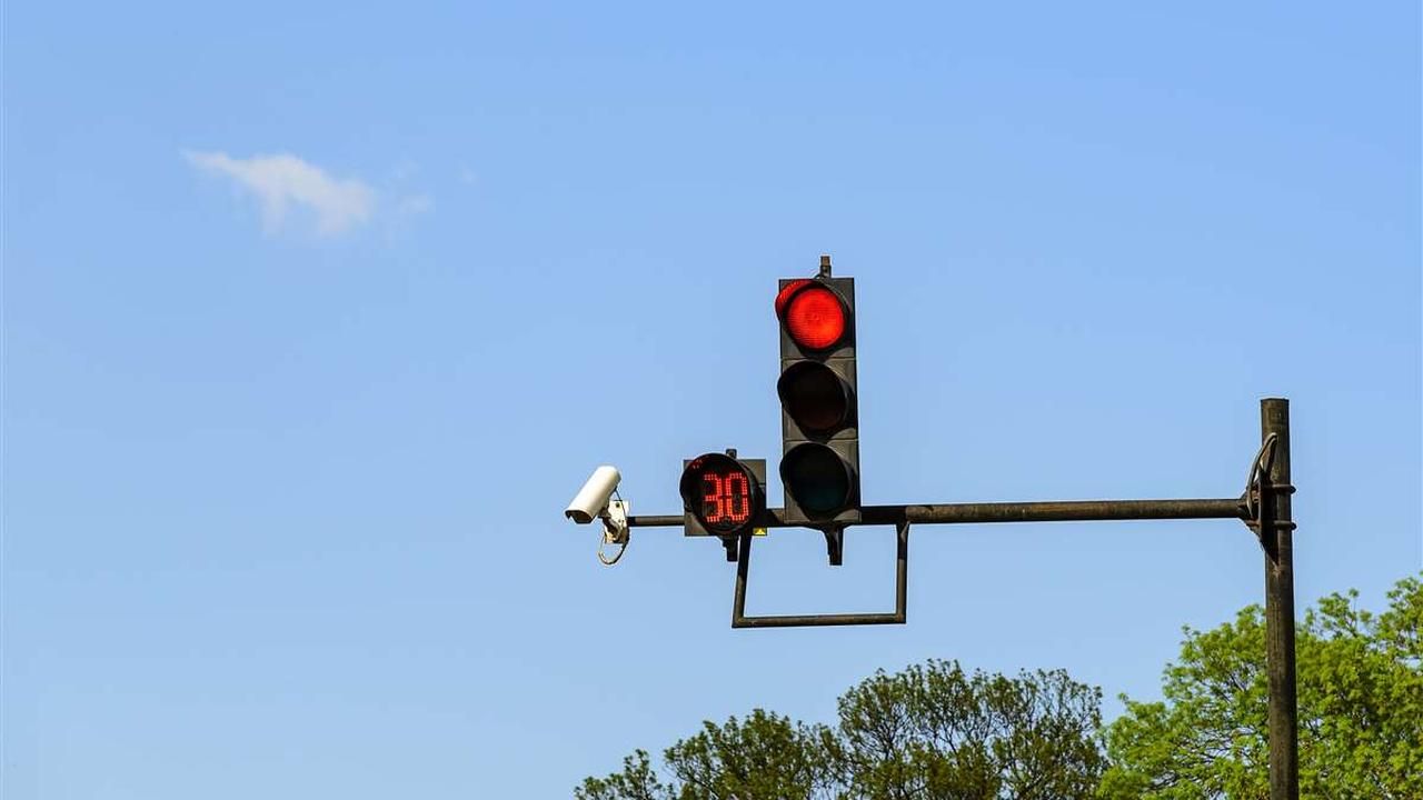 Traffic lights, here comes the new device that instantly fines you: Be careful |  Here’s how to identify them