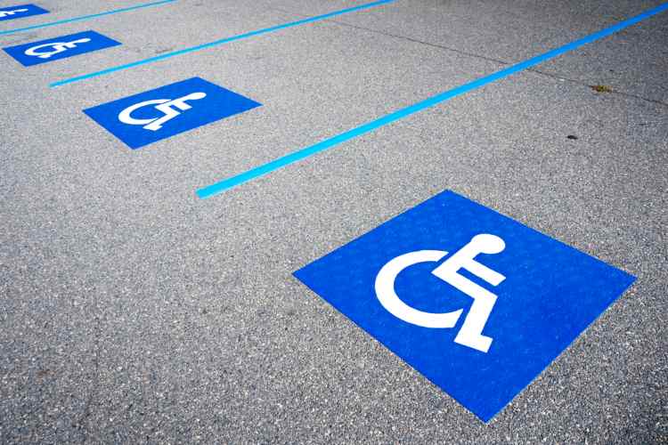 segnaletica-orizzontale-parcheggio-disabili-solomotori.it