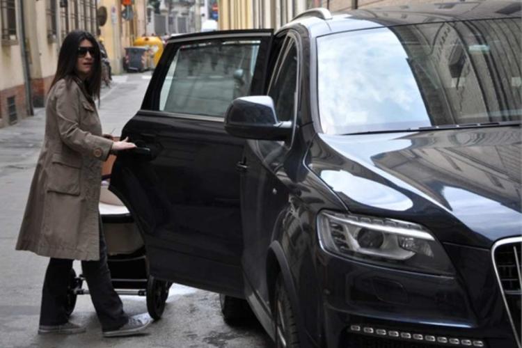 laura-pausini-suv-audi-q7-solomotori.it